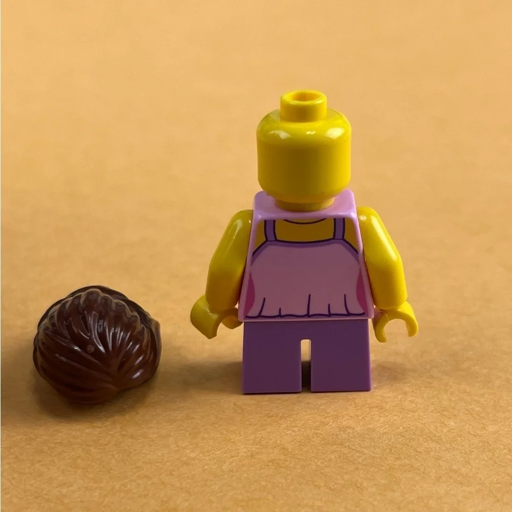 LEGO City Town Minifigure Girls Set 31067 Modular Poolside Holiday twn297 2”